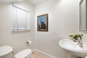 Canalfront Charmer by Avantstay Waterfront w Private Dock Hot Tub