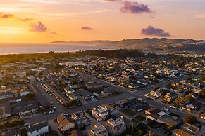 Sunset Serenity by Avantstay Rooftop w Hot Tub Fire Pit 3 Blocks to Be