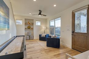 Sunset Serenity by Avantstay Rooftop w Hot Tub Fire Pit 3 Blocks to Be