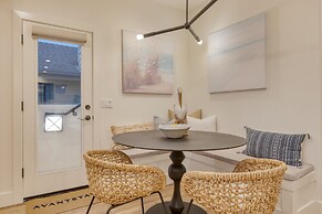 Sunset Serenity by Avantstay Rooftop w Hot Tub Fire Pit 3 Blocks to Be