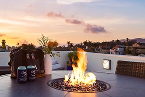Sunset Serenity by Avantstay Rooftop w Hot Tub Fire Pit 3 Blocks to Be
