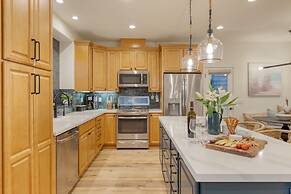 Sunset Serenity by Avantstay Rooftop w Hot Tub Fire Pit 3 Blocks to Be