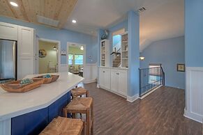 Leave of Absence Luxe Coastal Stay w Pool Outdoor Dining Minutes to Be