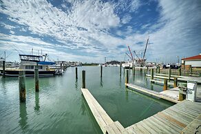 Leave of Absence Luxe Coastal Stay w Pool Outdoor Dining Minutes to Be