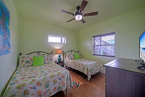 Leave of Absence Luxe Coastal Stay w Pool Outdoor Dining Minutes to Be