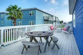 Leave of Absence Luxe Coastal Stay w Pool Outdoor Dining Minutes to Be