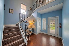 Leave of Absence Luxe Coastal Stay w Pool Outdoor Dining Minutes to Be