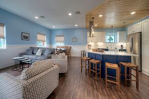 Leave of Absence Luxe Coastal Stay w Pool Outdoor Dining Minutes to Be