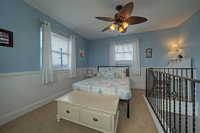 Leave of Absence Luxe Coastal Stay w Pool Outdoor Dining Minutes to Be