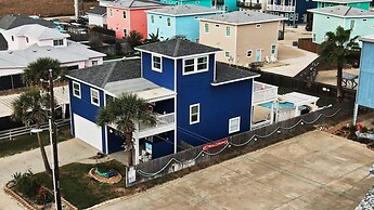 Leave of Absence Luxe Coastal Stay w Pool Outdoor Dining Minutes to Be