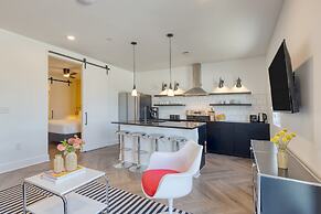 The Carter 402 by Avantstay Mins to Downtown