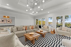 Modern Masterpiece by Avantstay Waterfront Private Dock