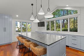 Modern Masterpiece by Avantstay Waterfront Private Dock