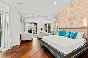 Modern Masterpiece by Avantstay Waterfront Private Dock