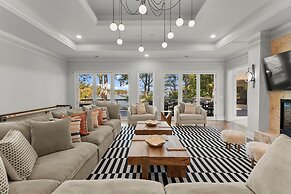 Modern Masterpiece by Avantstay Waterfront Private Dock