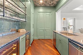 Modern Masterpiece by Avantstay Waterfront Private Dock