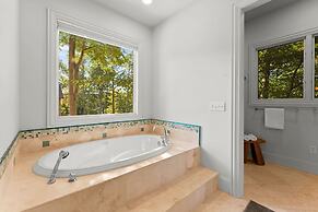 Modern Masterpiece by Avantstay Waterfront Private Dock