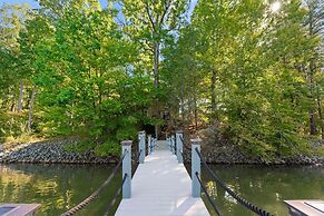 Modern Masterpiece by Avantstay Waterfront Private Dock