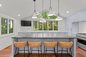 Modern Masterpiece by Avantstay Waterfront Private Dock