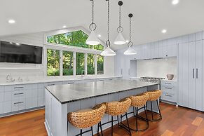 Modern Masterpiece by Avantstay Waterfront Private Dock