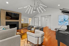 Modern Masterpiece by Avantstay Waterfront Private Dock