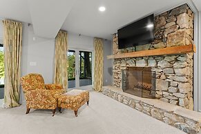 Modern Masterpiece by Avantstay Waterfront Private Dock