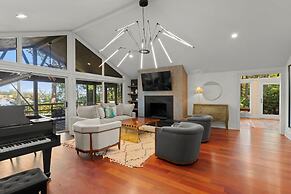 Modern Masterpiece by Avantstay Waterfront Private Dock