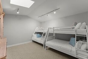 Modern Masterpiece by Avantstay Waterfront Private Dock