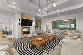 Modern Masterpiece by Avantstay Waterfront Private Dock