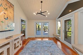 Modern Masterpiece by Avantstay Waterfront Private Dock