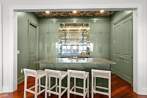 Modern Masterpiece by Avantstay Waterfront Private Dock