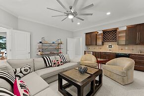 Modern Masterpiece by Avantstay Waterfront Private Dock