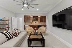 Modern Masterpiece by Avantstay Waterfront Private Dock