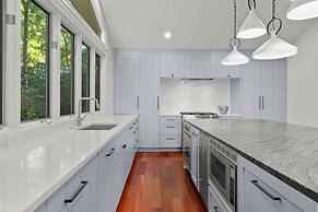 Modern Masterpiece by Avantstay Waterfront Private Dock