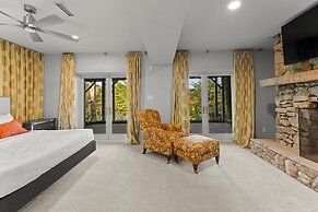 Modern Masterpiece by Avantstay Waterfront Private Dock