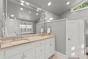 Modern Masterpiece by Avantstay Waterfront Private Dock