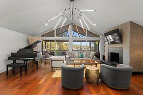 Modern Masterpiece by Avantstay Waterfront Private Dock