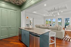 Modern Masterpiece by Avantstay Waterfront Private Dock