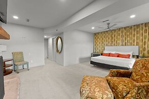 Modern Masterpiece by Avantstay Waterfront Private Dock