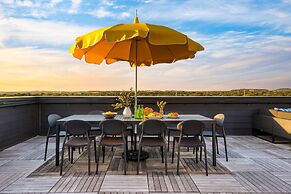 The Carter 302 by Avantstay 1BR Balcony