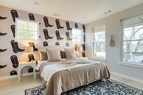 The Stage by Avantstay Chic 4bdr w Covered Balcony Modern Newly Built