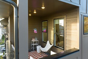 The Stage by Avantstay Chic 4bdr w Covered Balcony Modern Newly Built