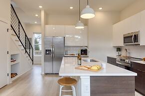 The Stage by Avantstay Chic 4bdr w Covered Balcony Modern Newly Built