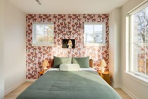 The Stage by Avantstay Chic 4bdr w Covered Balcony Modern Newly Built