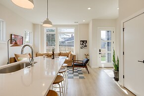 The Stage by Avantstay Chic 4bdr w Covered Balcony Modern Newly Built