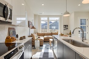 The Stage by Avantstay Chic 4bdr w Covered Balcony Modern Newly Built