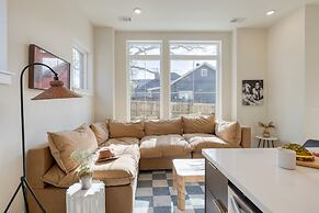 The Stage by Avantstay Chic 4bdr w Covered Balcony Modern Newly Built