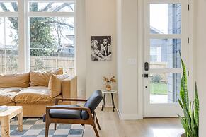 The Stage by Avantstay Chic 4bdr w Covered Balcony Modern Newly Built