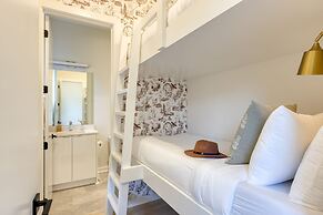 The Stage by Avantstay Chic 4bdr w Covered Balcony Modern Newly Built