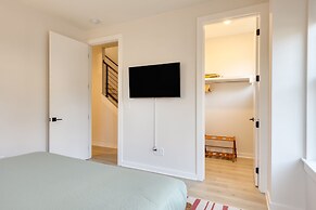 The Stage by Avantstay Chic 4bdr w Covered Balcony Modern Newly Built